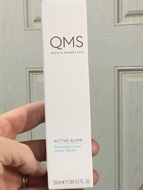 QMS Active Glow Tinted Day Cream Primer 50ml